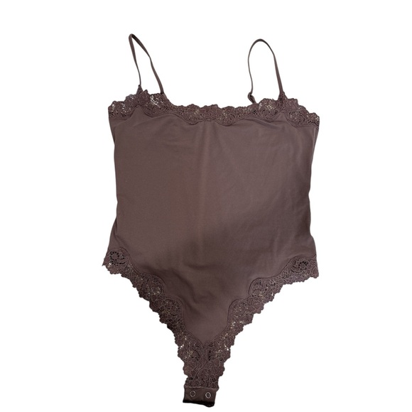 SKIMS Tops - Skims FITS EVERYBODY LACE CAMISOLE CAMI BODYSUIT Brown Medium